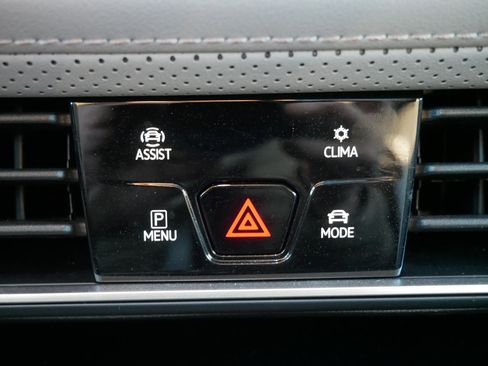 Used 2024 Volkswagen Atlas Peak Edition SEL image 31