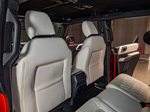 Used 2023 Ford Bronco Wildtrak image 22