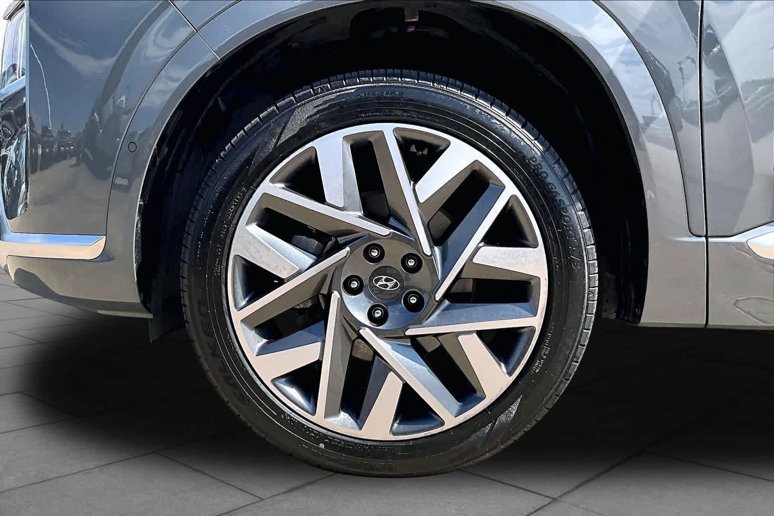 Used 2023 Hyundai Santa Fe Calligraphy AWD/4WD image 11