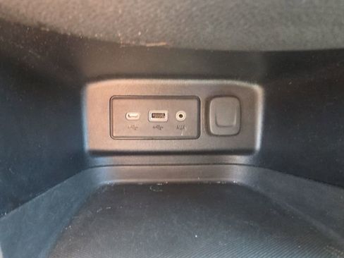 Used 2019 Chevrolet Equinox LT w/ LPO, Blackout Package AWD/4WD image 18