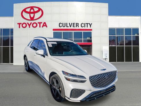 Used 2023 Genesis GV70 2.5T w/ Sport Prestige Package image 1