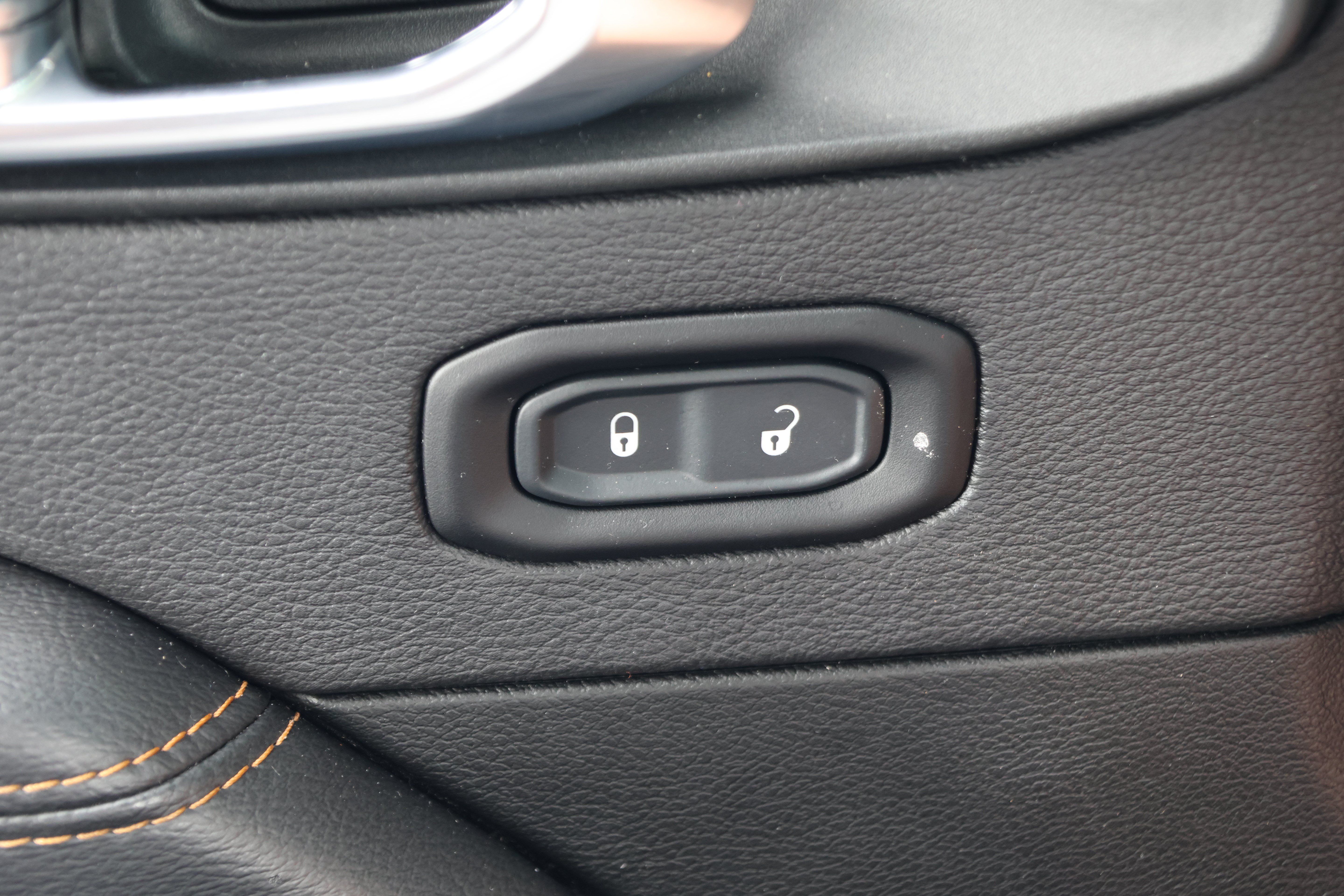 Used 2022 Jeep Gladiator Overland AWD/4WD image 14