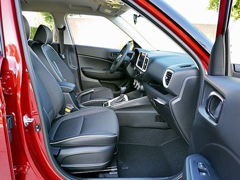 New 2025 Hyundai Venue Limited image 14