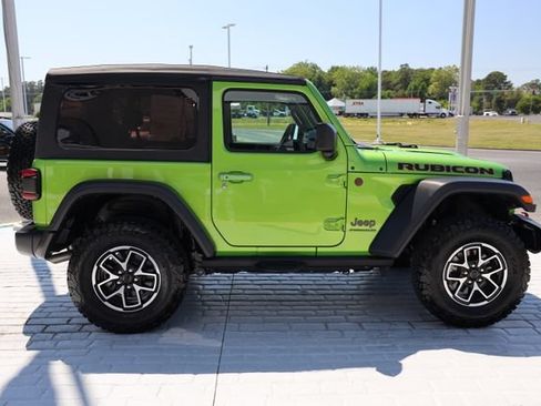 Used 2025 Jeep Wrangler Rubicon w/ Convenience Group AWD/4WD image 6