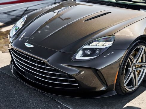 Used 2026 Aston Martin V8 Vantage S RWD image 2