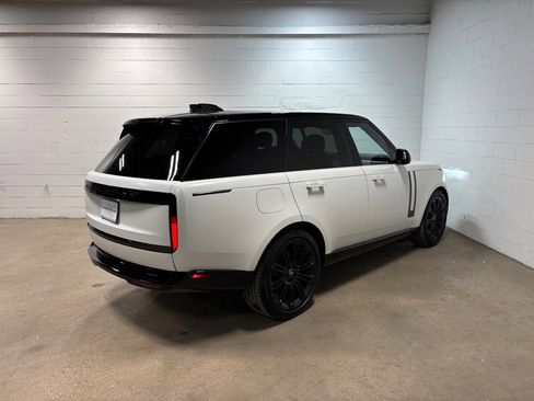 Used 2023 Land Rover Range Rover SE image 6