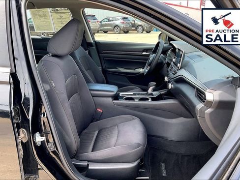Used 2024 Nissan Altima 2.5 SV FWD image 7