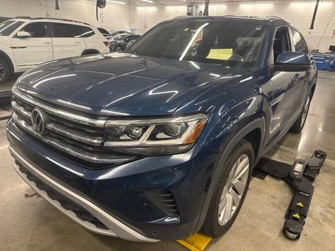 Used 2020 Volkswagen Atlas Cross Sport SE w/ Towing Package FWD image 3