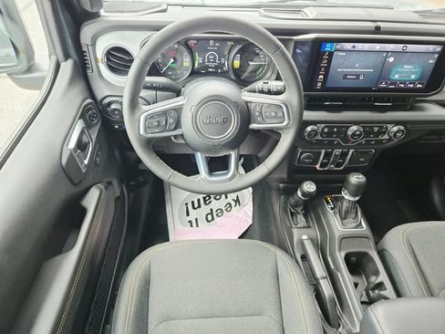 Used 2025 Jeep Wrangler Unlimited Sahara w/ Safety Group AWD/4WD image 15