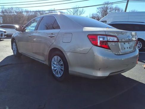 Used 2012 Toyota Camry LE image 5