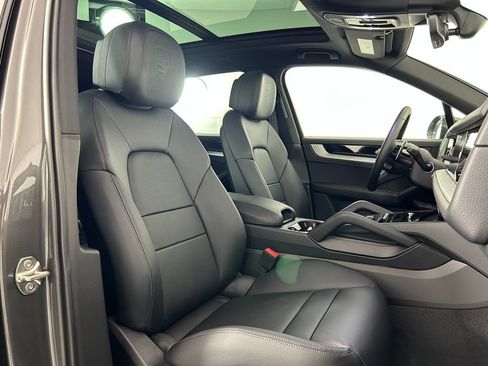Certified 2026 Porsche Cayenne AWD/4WD image 23