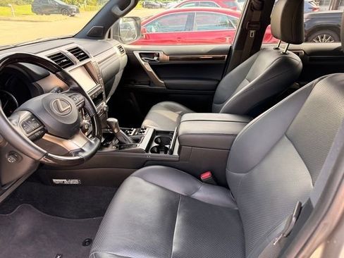 Used 2021 Lexus GX 460 Luxury w/ Accessory Package AWD/4WD image 3