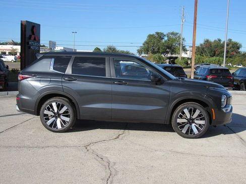 New 2025 Mitsubishi Outlander SE FWD image 2