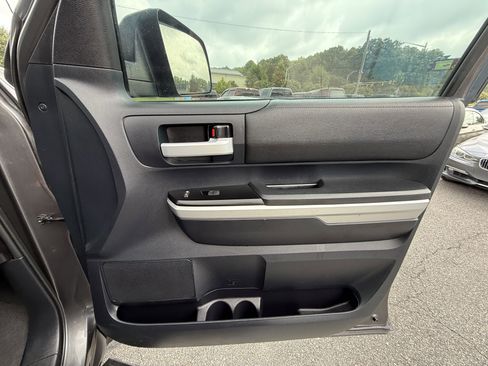 Used 2016 Toyota Tundra SR5 w/ SR5 Upgrade Package image 17