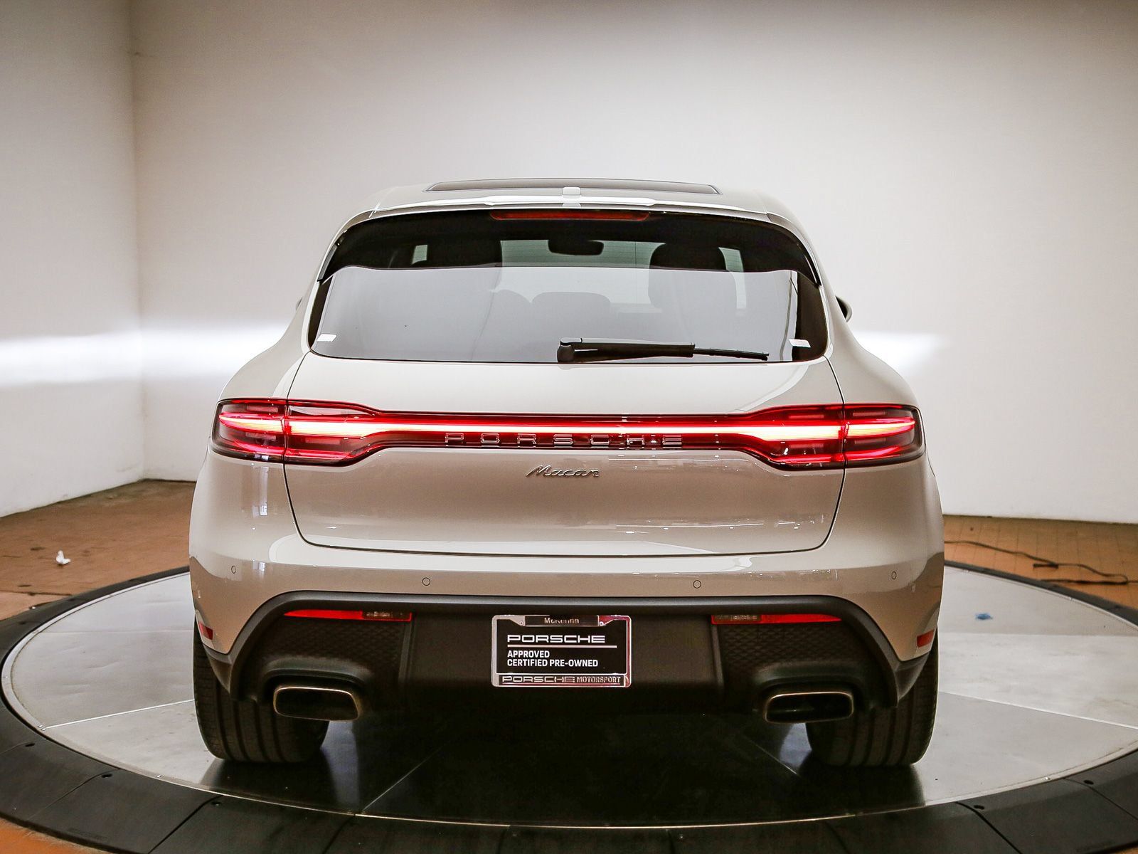 Certified 2026 Porsche Macan AWD/4WD image 7