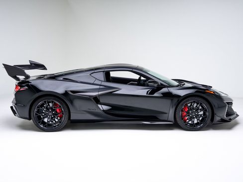 Used 2026 Chevrolet Corvette ZR1 w/ ZR1 Carbon Fiber Aero Package image 31