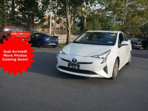 Used 2016 Toyota Prius Three w/ Advanced Technology Package FWD image 1