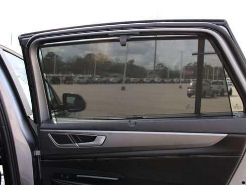 Used 2025 Volkswagen Atlas Cross Sport SE image 6