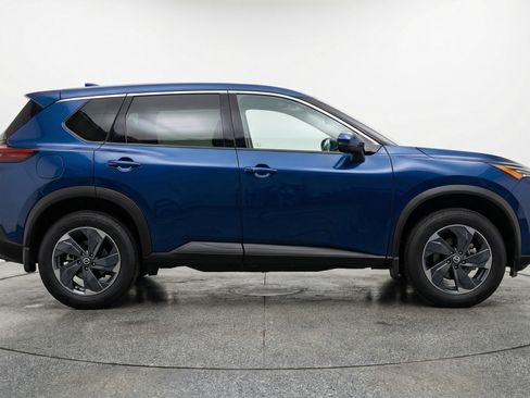 Used 2025 Nissan Rogue SV AWD/4WD image 11