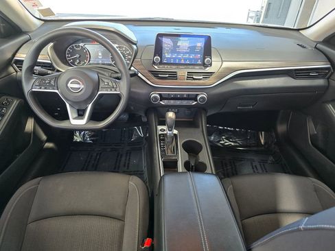 Used 2025 Nissan Altima 2.5 SV FWD image 8