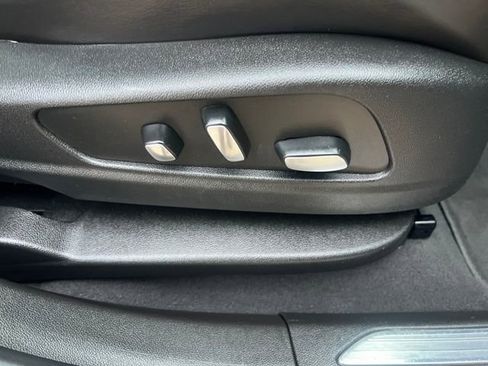 Used 2025 Cadillac XT5 Premium Luxury image 17