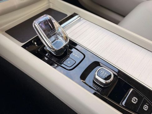 New 2026 Volvo XC60 B5 Ultra w/ Climate Package image 19