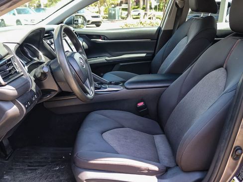 Used 2019 Toyota Camry LE FWD image 18