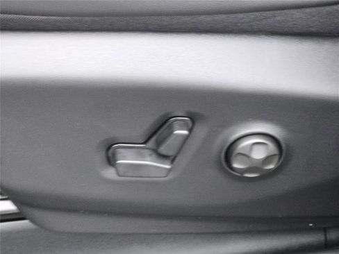 New 2026 Chrysler Voyager LX image 26