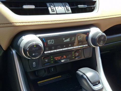 Certified 2021 Toyota RAV4 Limited AWD/4WD image 18