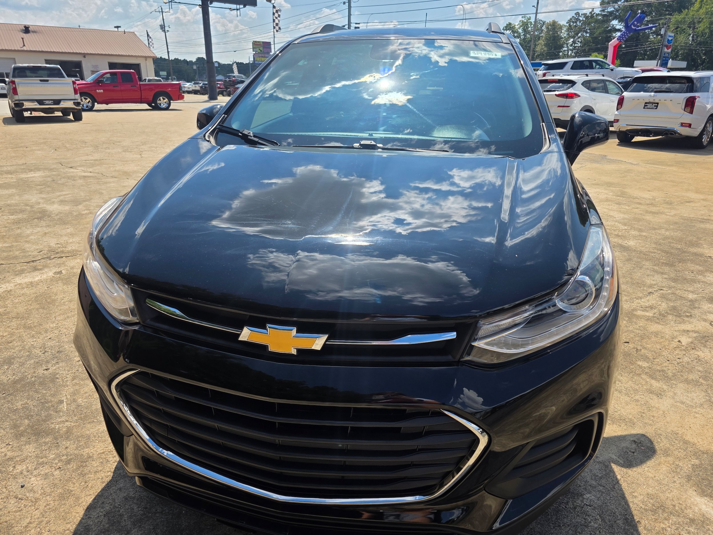 Used 2020 Chevrolet Trax LT w/ LT Convenience Package FWD image 2