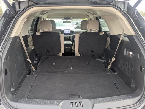 Used 2020 Ford Explorer XLT image 13