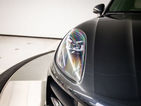 Certified 2021 Porsche Macan S AWD/4WD image 13