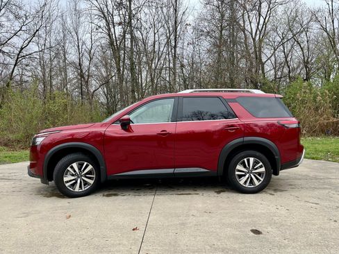 Used 2025 Nissan Pathfinder SL image 12