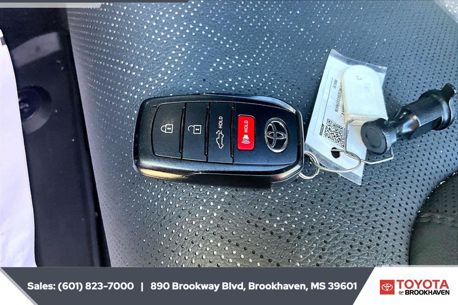 Used 2025 Toyota Tundra Limited AWD/4WD image 9