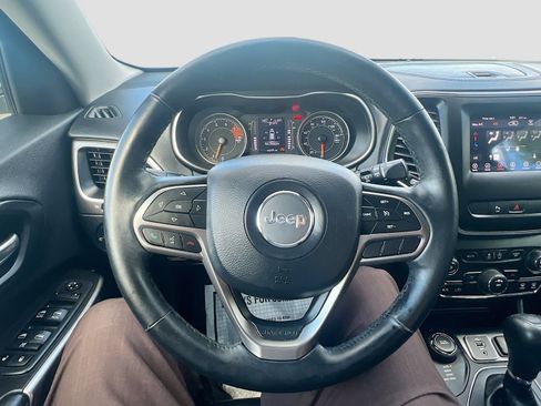 Used 2019 Jeep Cherokee Latitude Plus w/ Cold Weather Group image 11