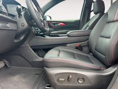 Used 2024 Chevrolet Traverse RS w/ LPO, Floor Liner Package image 15