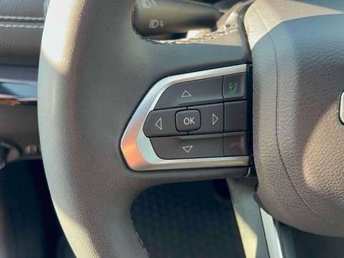 Used 2023 Jeep Compass Latitude w/ Sun and Sound Group AWD/4WD image 27