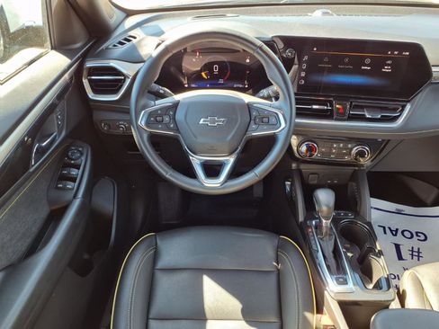 Used 2025 Chevrolet TrailBlazer ACTIV w/ Driver Confidence Package FWD image 3