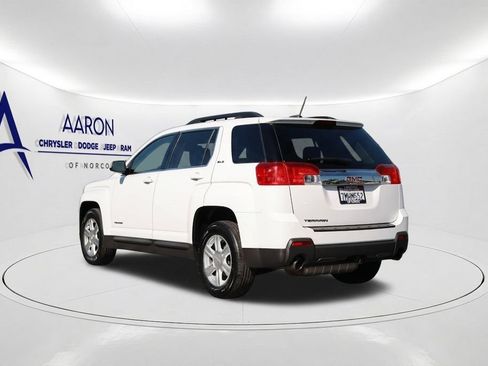 Used 2015 GMC Terrain SLE w/ Convenience Package FWD image 2