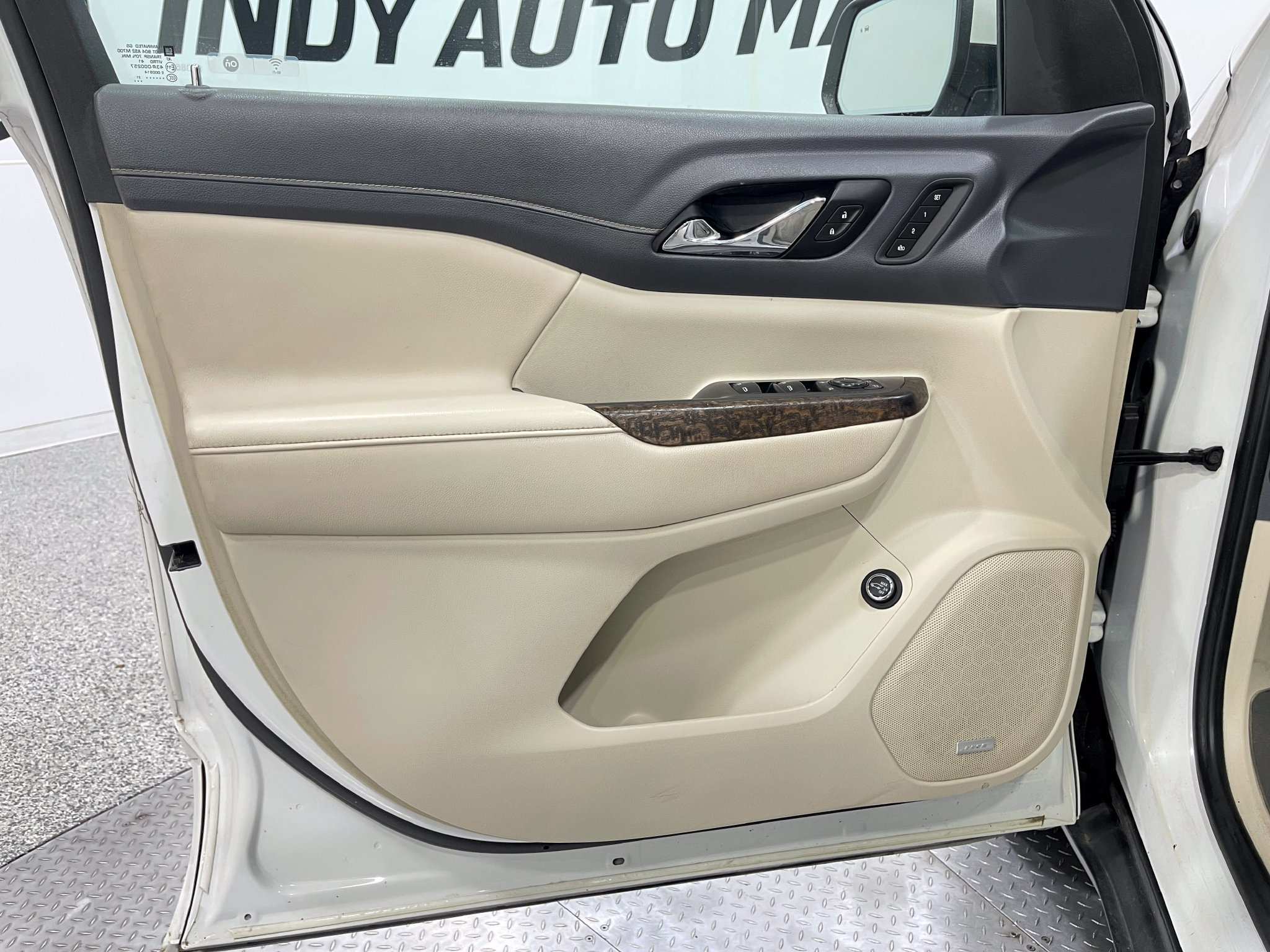 Used 2021 GMC Acadia Denali w/ Denali Technology Package FWD image 15