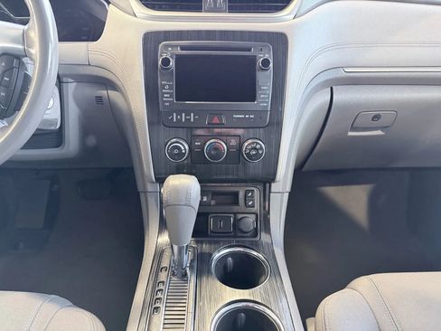 Used 2017 Chevrolet Traverse LT image 18