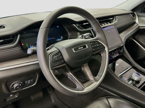 Used 2023 Jeep Grand Cherokee L Limited w/ Luxury Tech Group II AWD/4WD image 18