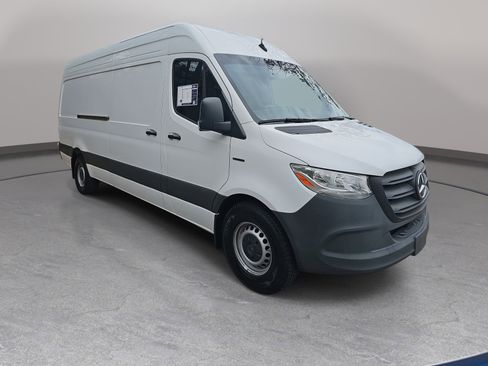 Used 2024 Mercedes-Benz eSprinter 170 Cargo image 3