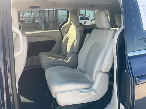 Used 2017 Chrysler Pacifica Touring Plus image 21