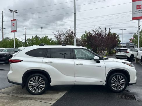 Certified 2020 Toyota Highlander Platinum AWD/4WD image 6