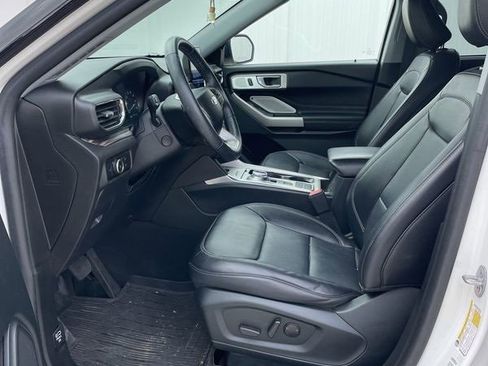 Used 2023 Ford Explorer Limited w/ Limited Technology Package image 12