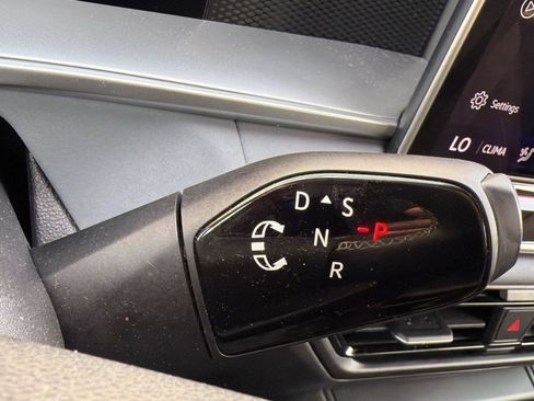 Used 2026 Volkswagen Tiguan SE FWD image 20