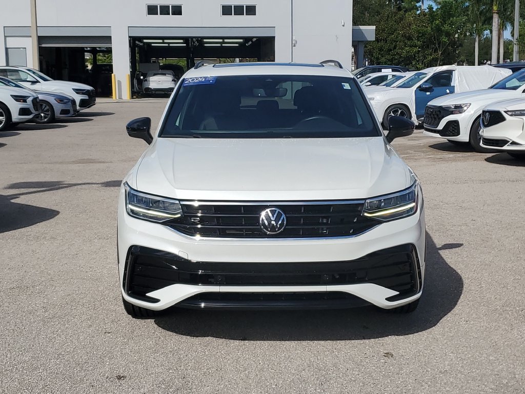 Certified 2024 Volkswagen Tiguan SE R-Line FWD image 10