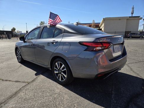 Used 2021 Nissan Versa SV FWD image 3