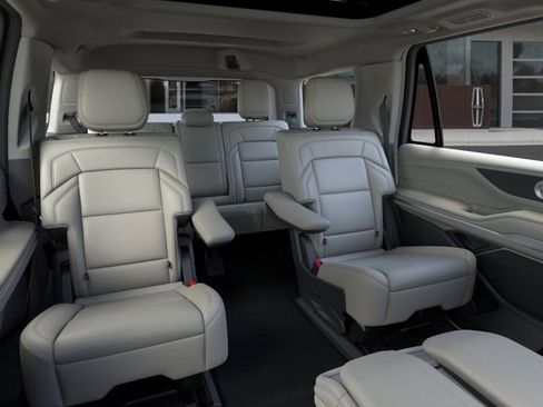 New 2026 Lincoln Navigator Reserve AWD/4WD image 11